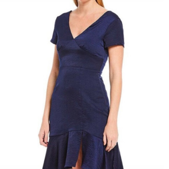 NWT Skies are Blue Navy V Neck Short Sleeve Satin - Picture 2 of 7